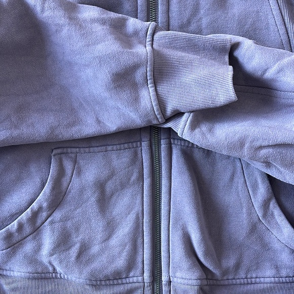 SOLD Lululemon Scuba front pocket full zip Hoodie / size M/L - Picture 2 of 8